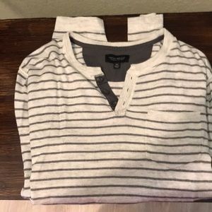 Lucky brand Henley in great condition